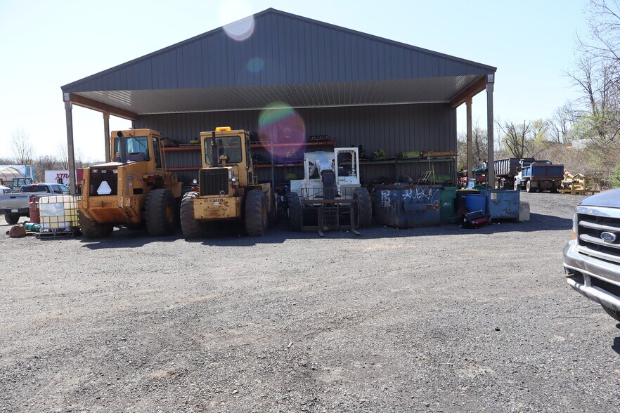 More Photos Of Catasauqua Ave., Whitehall Warehouse For Lease
