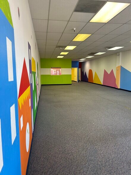 More Photos Of 1107 E Bell Rd, Phoenix Unknown For Lease