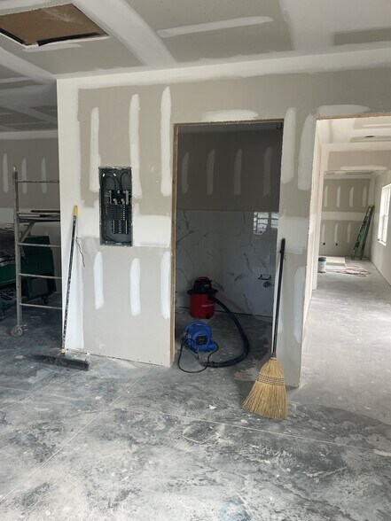 More Photos Of 104 Surgeons Dr, Myrtle Beach Office For Lease