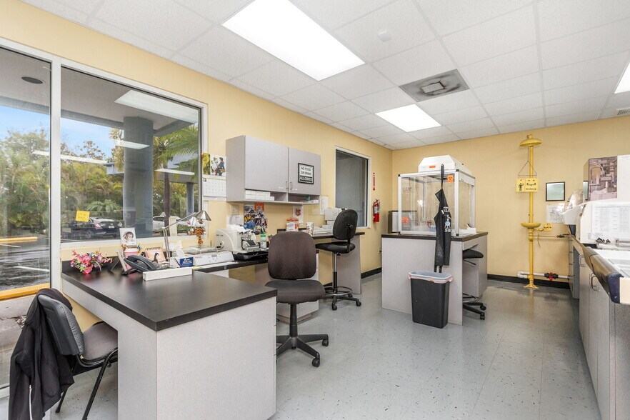 More Photos Of 7641 66th St N, Pinellas Park Medical For Sale