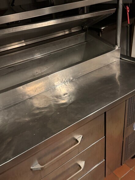 More Photos Of 215 W North Ave, Chicago Restaurant For Lease