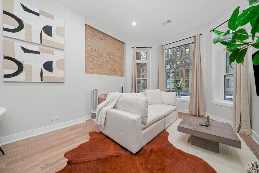 More Photos Of 64 E Cedar St, Chicago Apartments For Sale