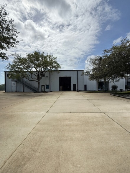 More Photos Of 435 S Air Park Rd, Edgewater Manufacturing For Sale