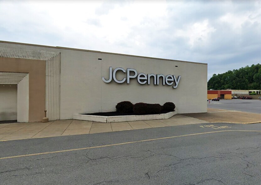 More Photos Of 2 Crossroads Mall, Beckley Unknown For Lease