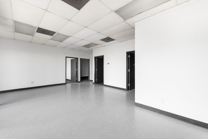 More Photos Of 4810-4820 Old National Hwy, Atlanta Unknown For Lease