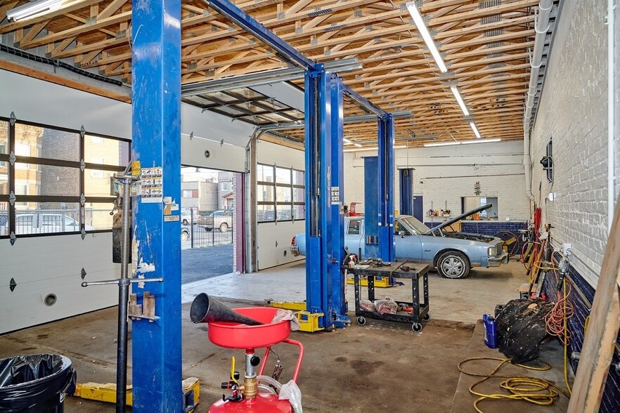 More Photos Of 3800 W Division St, Chicago Auto Salvage Facility For Sale