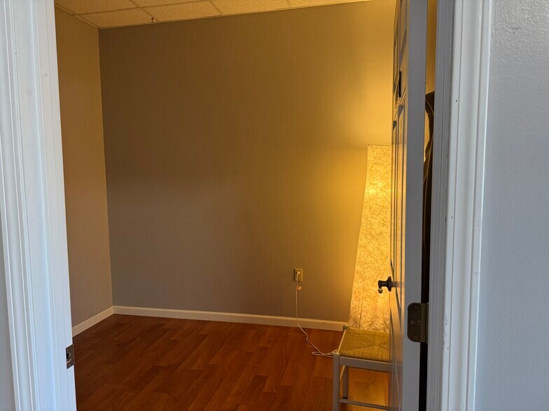 More Photos Of 720 S Washington St, Bunker Hill General Retail For Sale