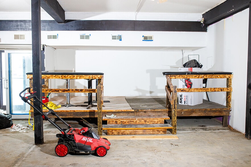 More Photos Of 719 Central Ave W, Hampton Flex For Lease