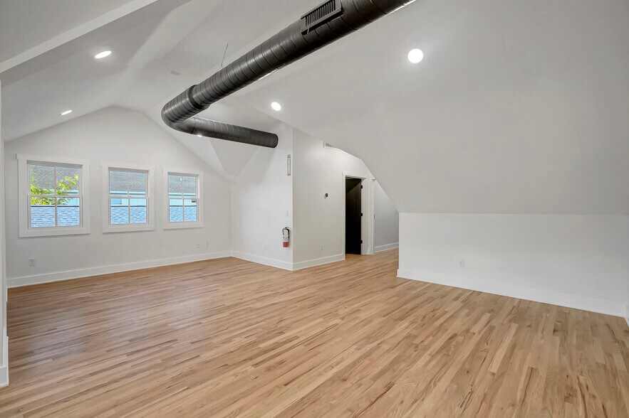 More Photos Of 2111 Cleveland St, Tampa Office For Sale
