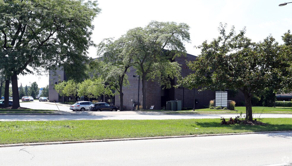 More Photos Of 10401 W Lincoln Ave, Milwaukee Office For Sale