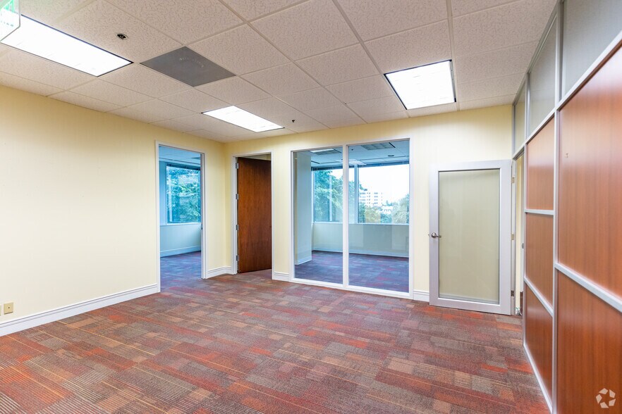 More Photos Of 2400 E Commercial Blvd, Fort Lauderdale Office For Lease