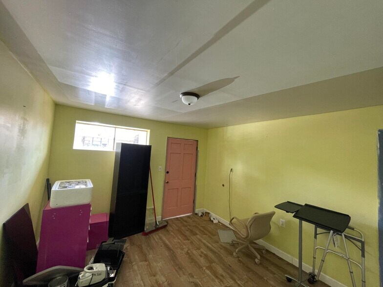 More Photos Of 161 Court St, Whitley City Office For Sale