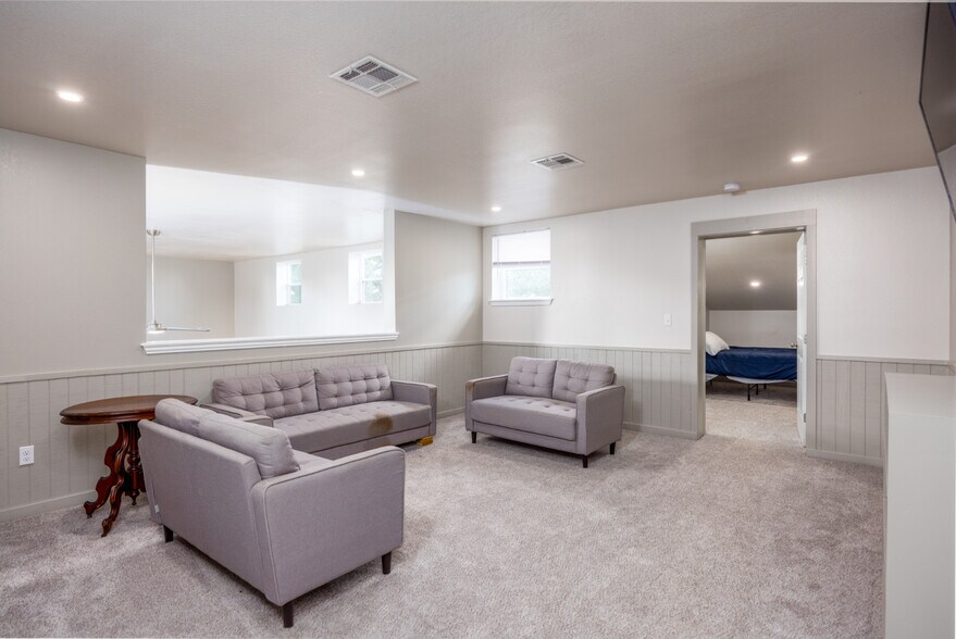 More Photos Of 12625 Sandpiper Rd, Thackerville Specialty For Sale