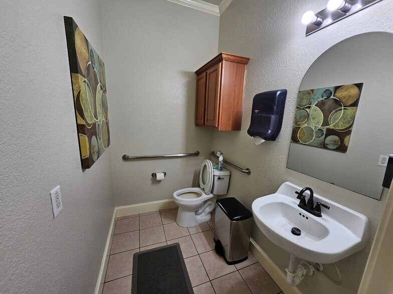 More Photos Of 1804 Snake River Rd, Katy Medical For Sale