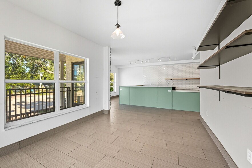 More Photos Of 3062 Beach Blvd S, Gulfport General Retail For Sale