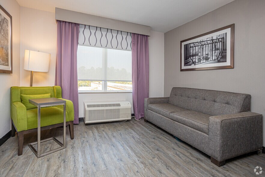 More Photos Of 3650 Airport Blvd, Mobile Hotel For Sale