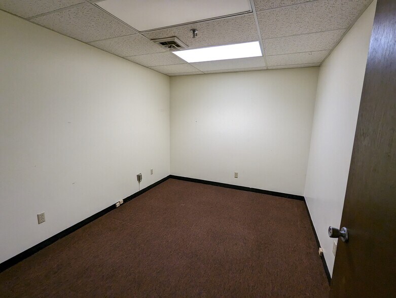 More Photos Of 601 N West St, Wichita Storefront For Lease