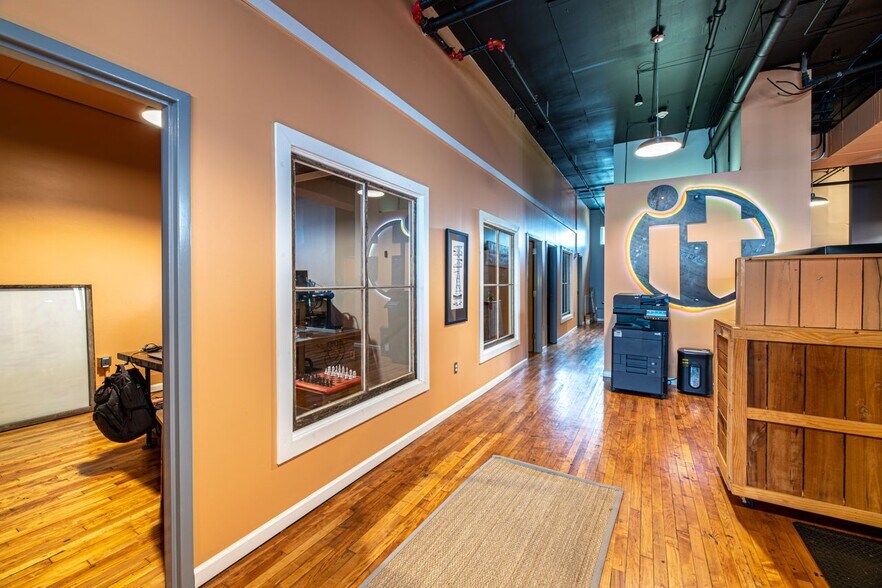 More Photos Of 16 Emory Pl, Knoxville Office Residential For Sale