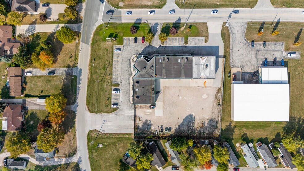 More Photos Of 301 Croft Dr, Windsor Distribution For Sale