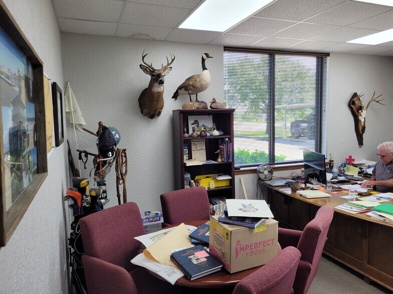 More Photos Of 589 Stonegate Dr, Katy Service For Sale