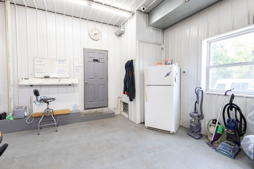 More Photos Of 959 Highway 24, Moberly General Retail For Sale