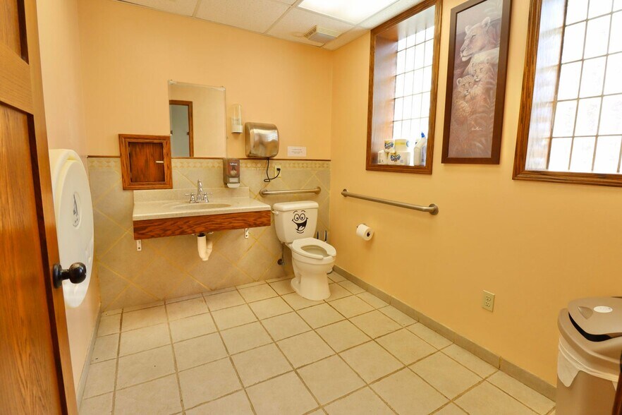 More Photos Of 414 Lincolnway, La Porte Office For Sale