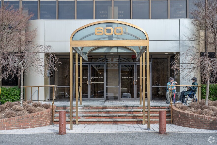 More Photos Of 550 Mamaroneck Ave, Harrison Unknown For Lease