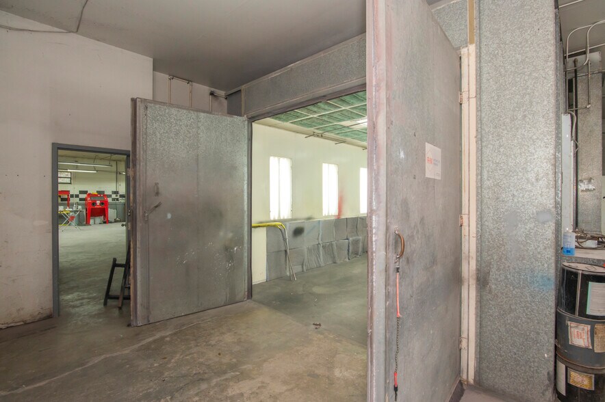 More Photos Of 982 E Hartshorn Ln, Holder Auto Repair For Sale