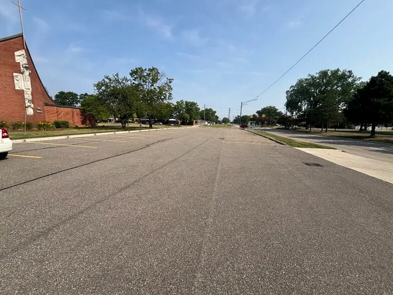 More Photos Of 18606 Stephens Rd, Eastpointe Religious Facility For Lease