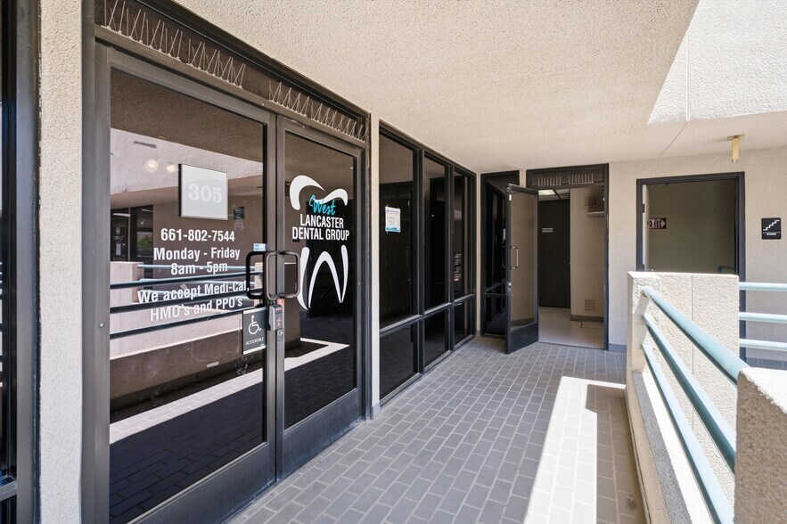 More Photos Of 1669 W Avenue J, Lancaster Medical For Lease