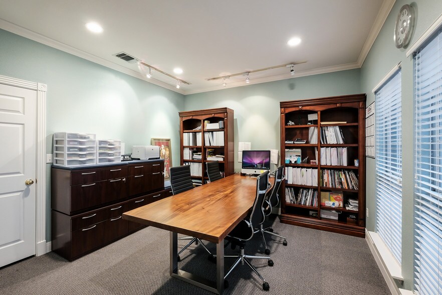 More Photos Of 13003 Jones Maltsberger Rd, San Antonio Loft Creative Space For Lease