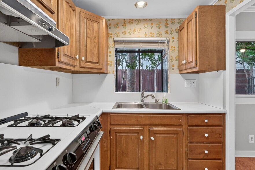 More Photos Of 119 S Adams St, Glendale Multifamily For Sale