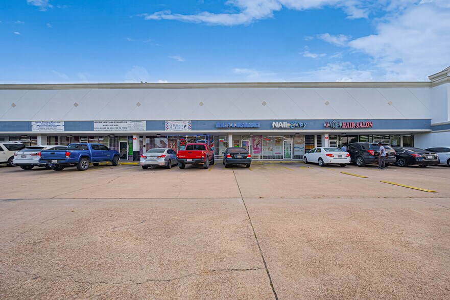 More Photos Of 8002-8138 Boone Rd, Houston Storefront For Sale