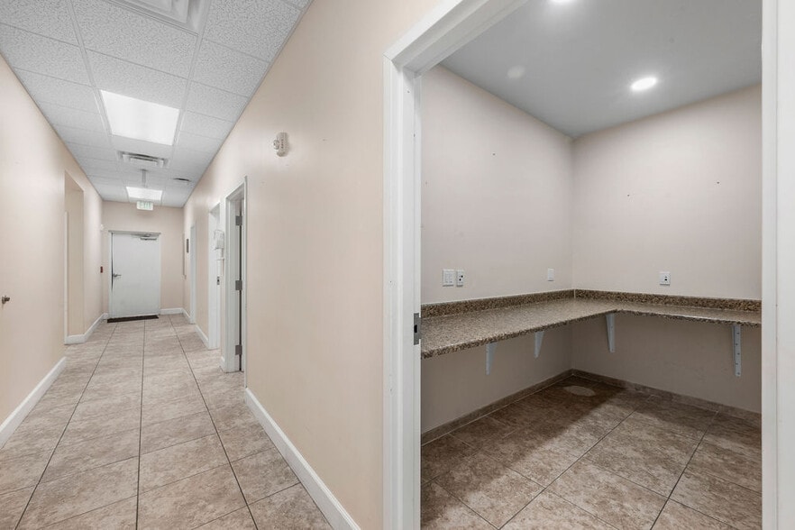 More Photos Of 1713 US Highway 441 N, Okeechobee Medical For Sale