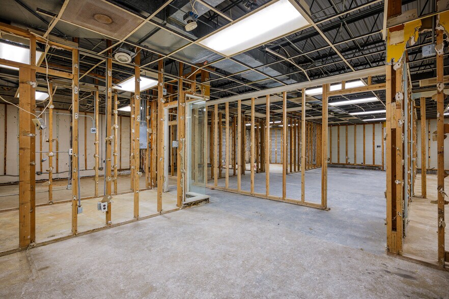 More Photos Of 3921 Olive St, Racine Office For Sale