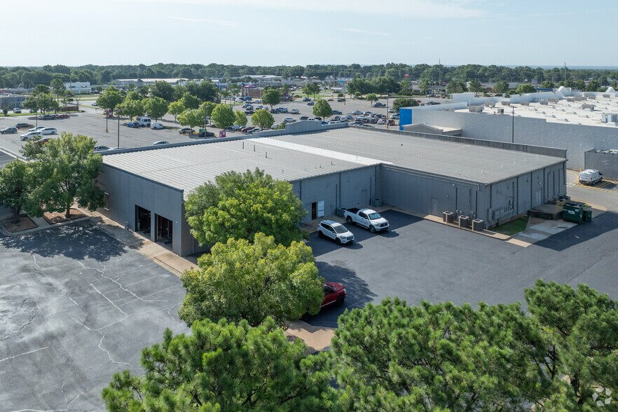 More Photos Of 10848 S Memorial Dr, Tulsa Unknown For Lease