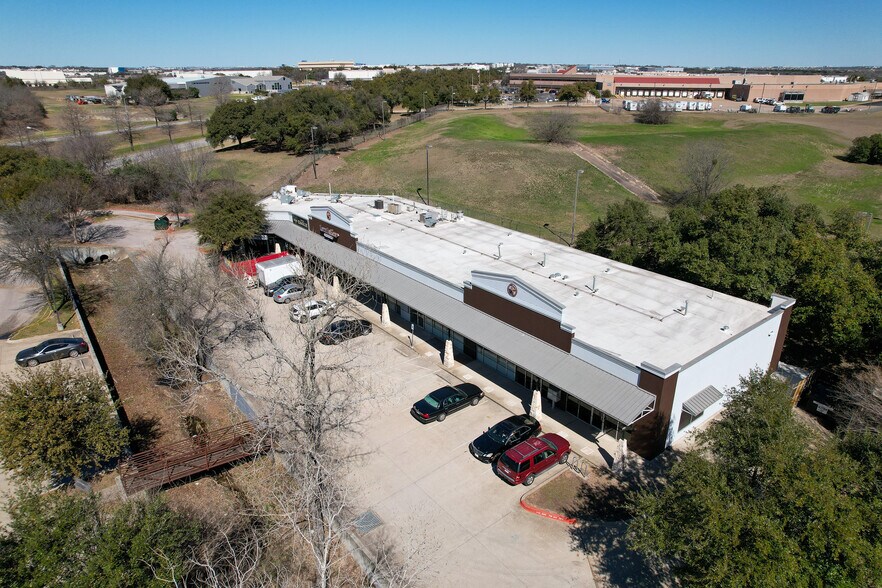 More Photos Of 8201 Cross Park Dr, Austin Unknown For Lease