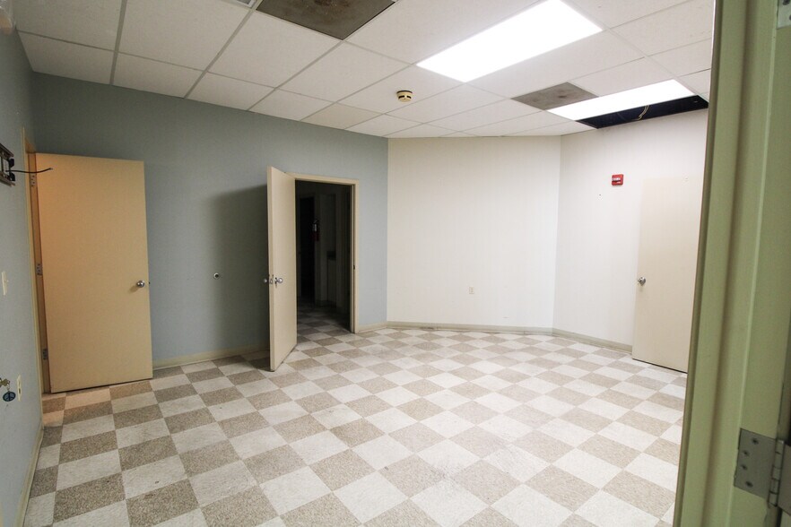 More Photos Of 3550 University Blvd S, Jacksonville Medical For Lease