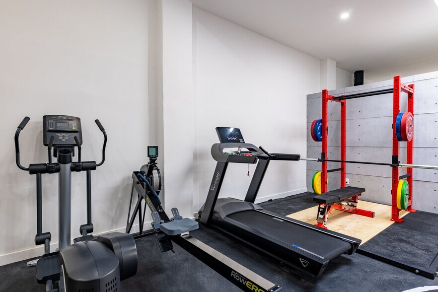 More Photos Of 203-215 N Victory Blvd, Burbank Office For Lease