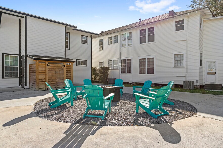 More Photos Of 782 Water St, Biloxi Office For Sale