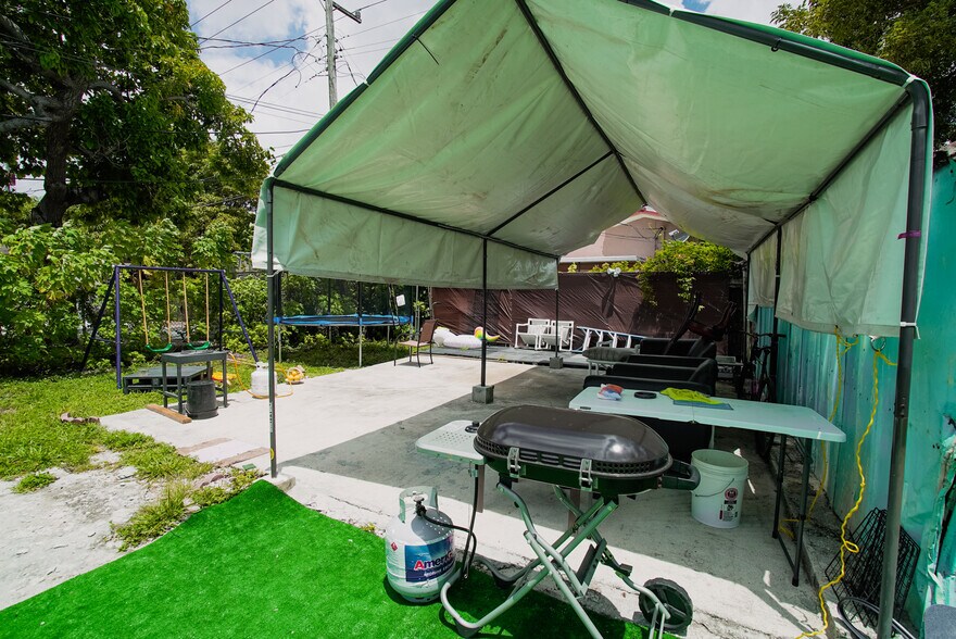 More Photos Of 221 E 9th St, Hialeah Office Residential For Sale