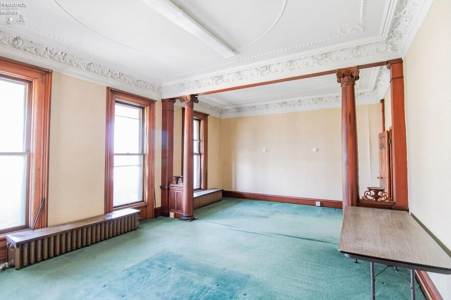 More Photos Of 516 W Washington St, Sandusky Office For Sale