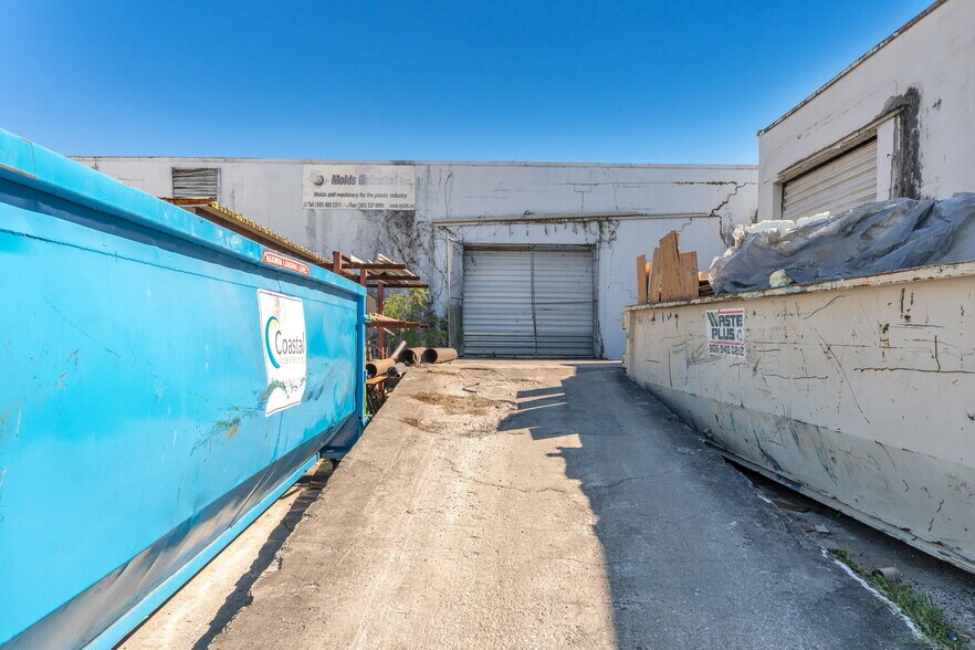 More Photos Of 7620 W 2nd Ct, Hialeah Warehouse For Sale