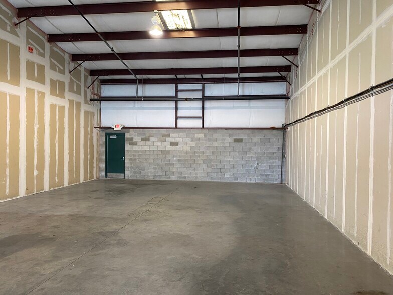 More Photos Of 6973 Highway Ave, Jacksonville Warehouse For Sale