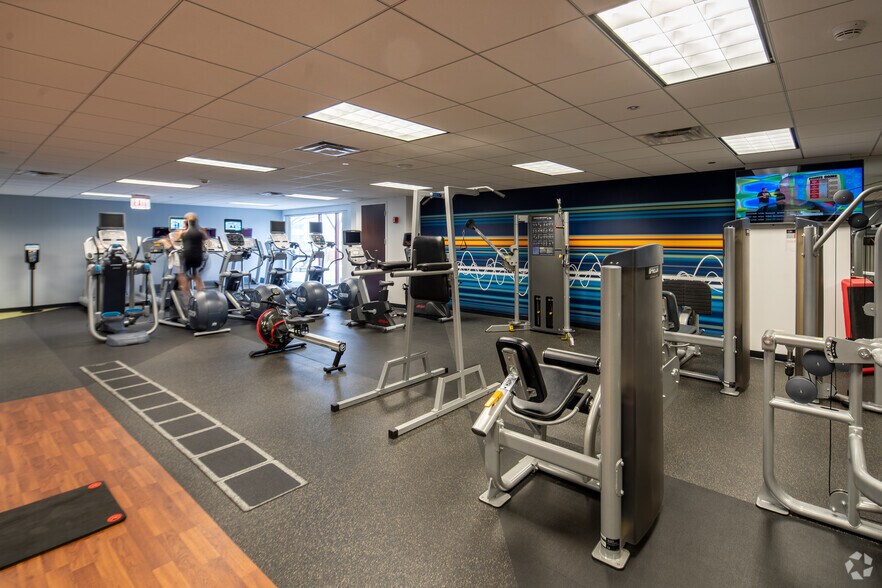 More Photos Of 8725 W Higgins Rd, Chicago Coworking Space