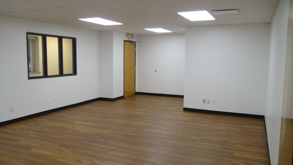 More Photos Of 12801 Silver Lake Rd, Brighton Manufacturing For Sale