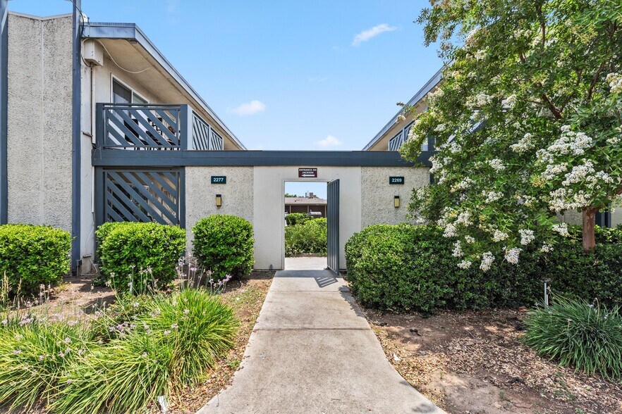 More Photos Of 2255-2297 E Shaw Ave, Fresno Apartments For Sale