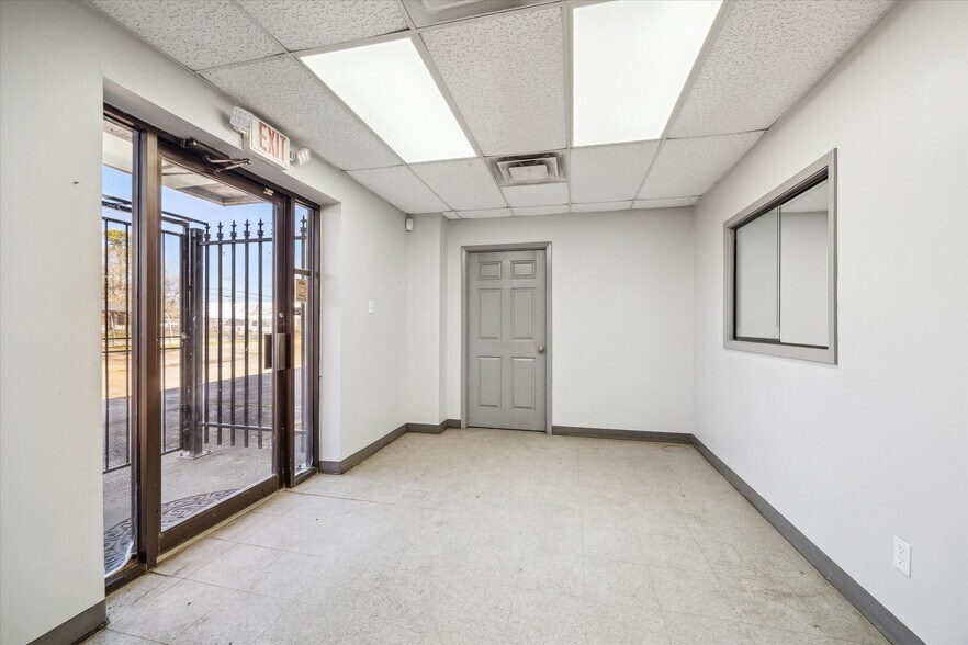 More Photos Of 8730 Ley Rd, Houston Warehouse For Sale