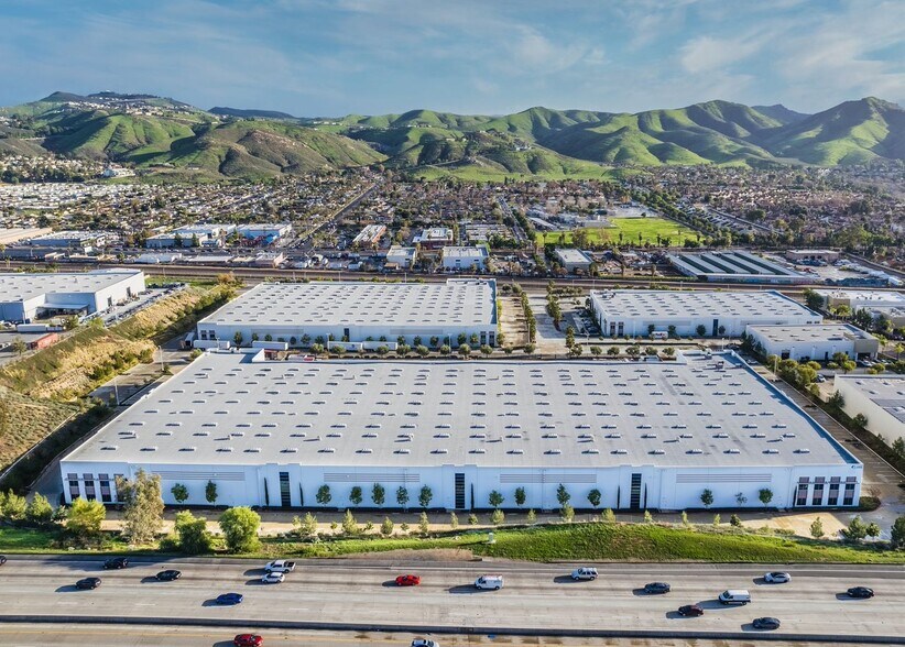 More Photos Of 2553 Sampson Ave, Corona Warehouse For Lease