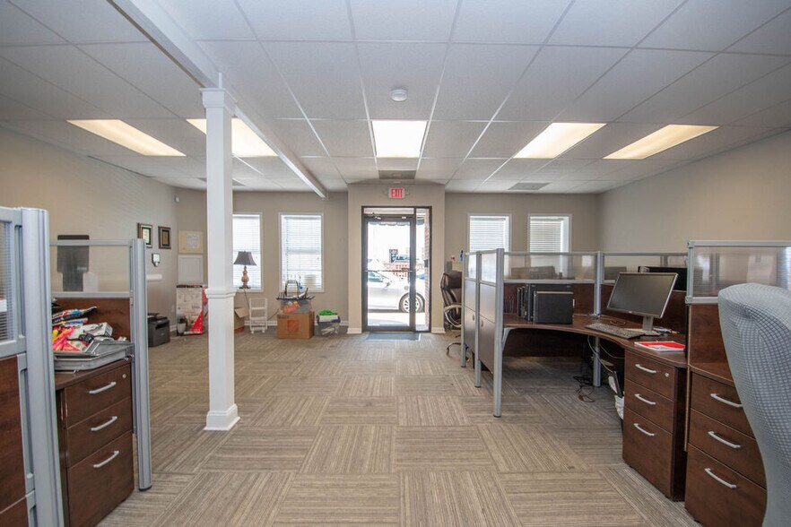 More Photos Of 14 Brown St, Newnan Office For Sale